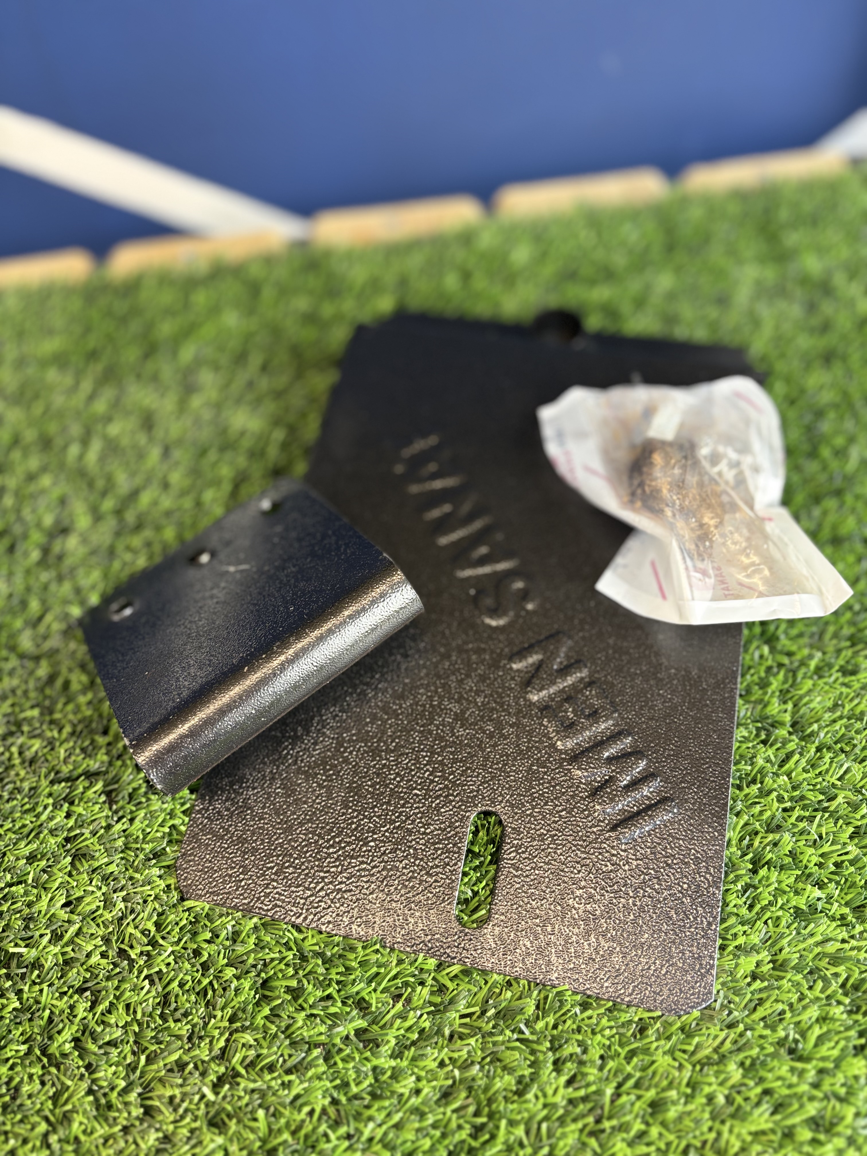 محافظ کامپیوتر 206 قدیم پشت چراغ